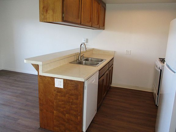 5th image of 2236 Chatsworth Blvd APT 15