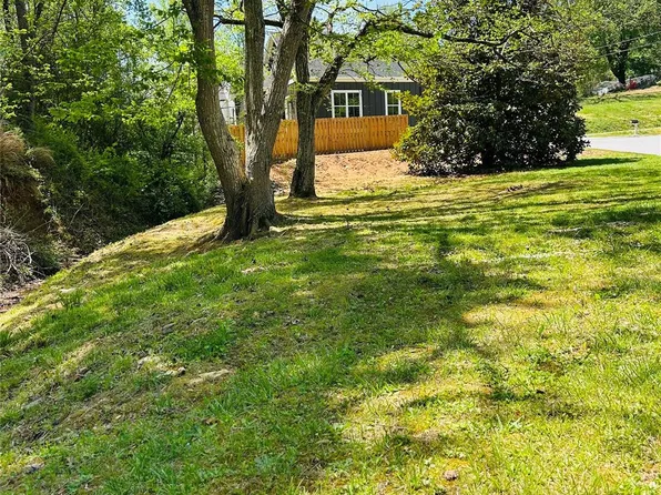 128 W Orchard St, Old Fort, NC 28762