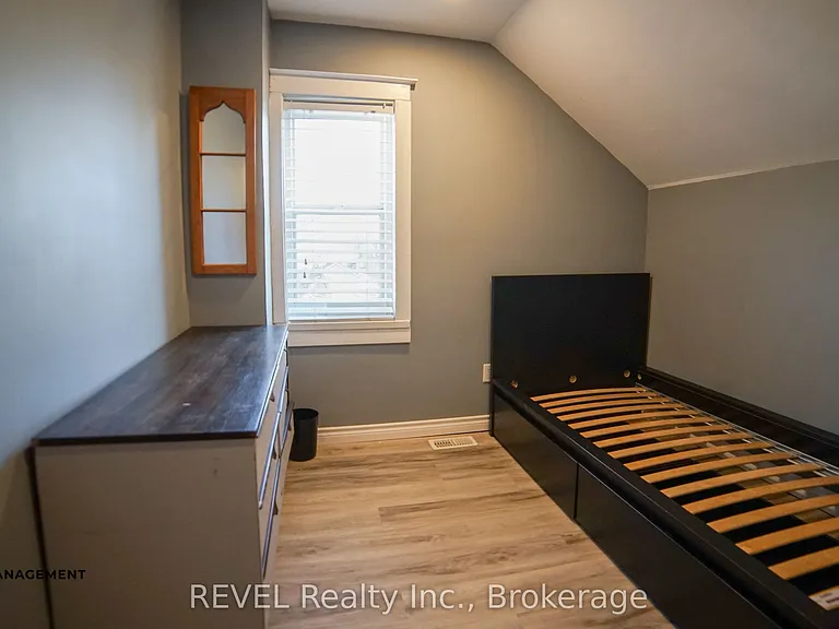 32 Edmund St — Photo 9