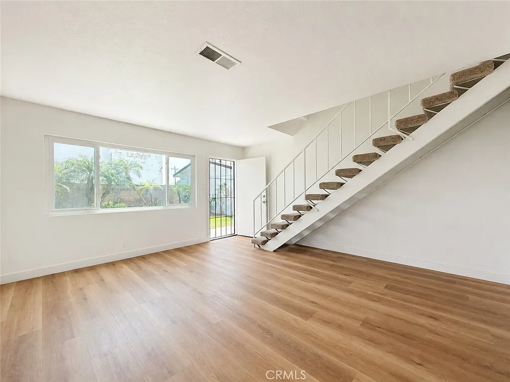 2 bed, 1.5 bath, 1038 sqft, $2,595 — Photo 3