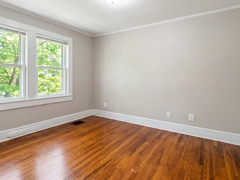 1646 Berkley St SW — Photo 2
