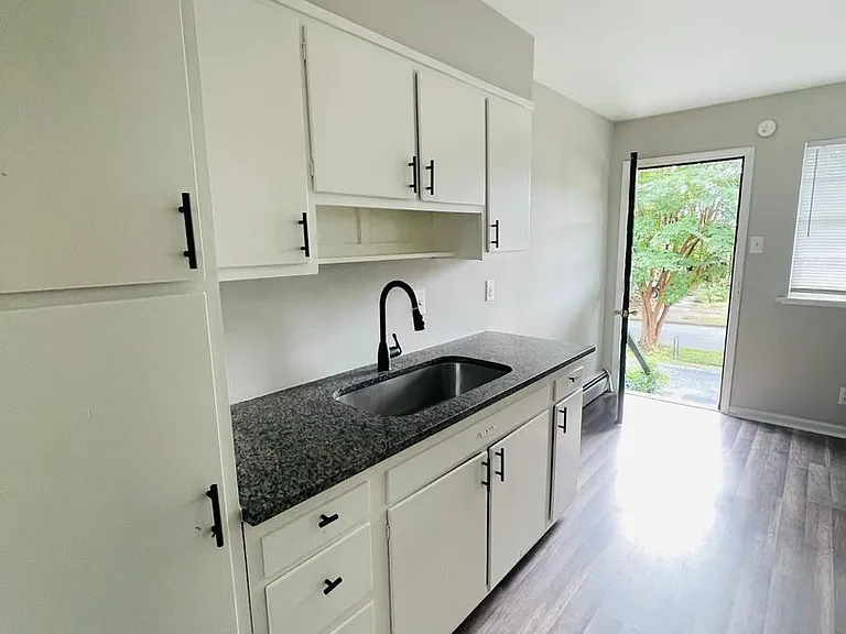 306 N Jackson St — Photo 16