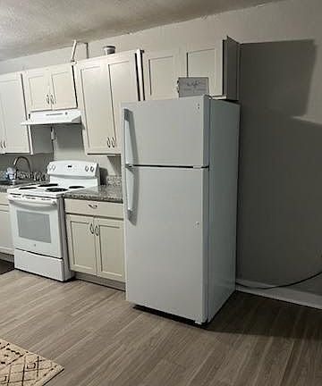 2nd image of 612 31st Ave S Unit 202
