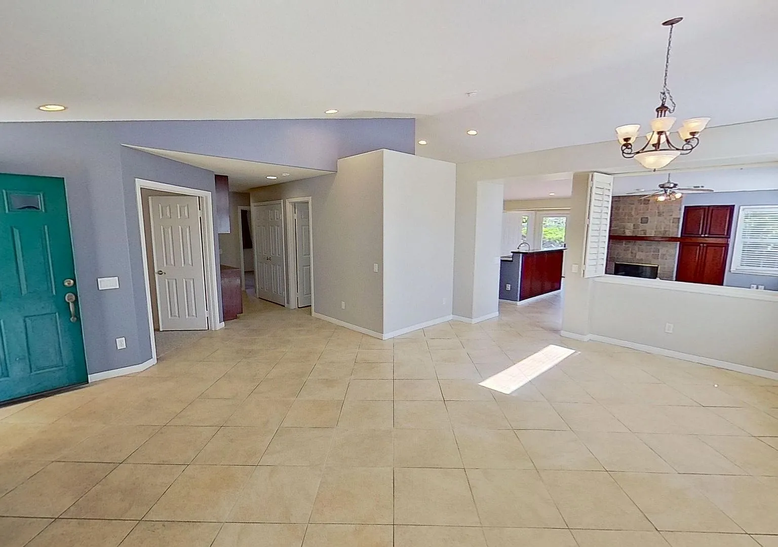 Spacious & Bright 4 Bed / 3 Bath House Available Now! — Photo 1