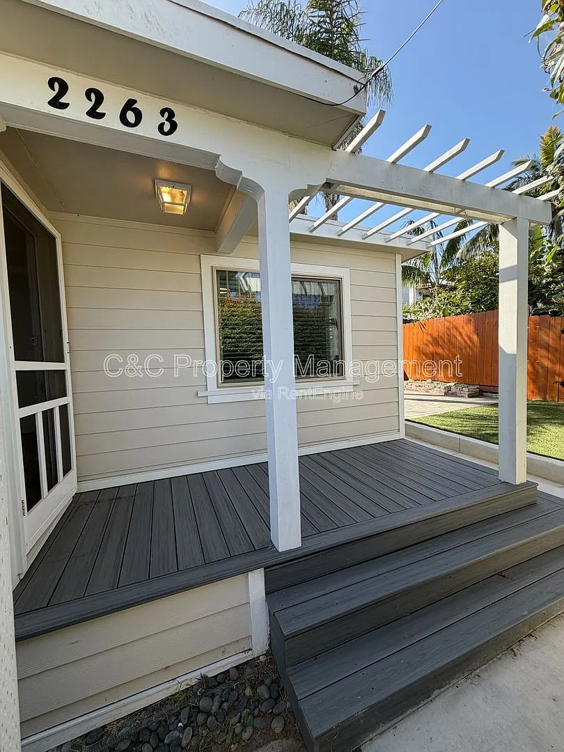 Building Photo - 2263 Soto St