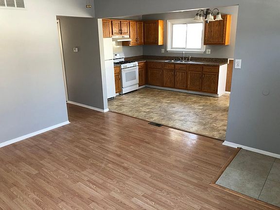 3rd image of 1320 E Pearl Ave