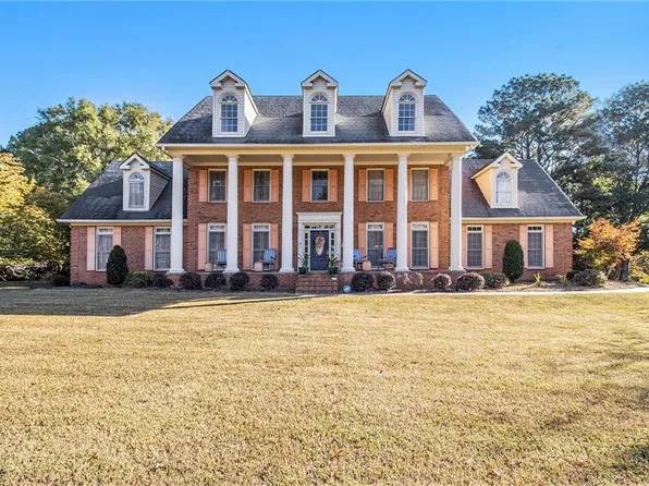 100 Raymond Ct, Fayetteville, GA 30214