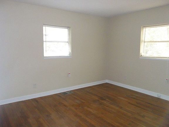 http://www.propertyboss.net/CustomerImages/EXCALIBR_92531/media/Properties/11%20Emory%20St%20(DOM)/z