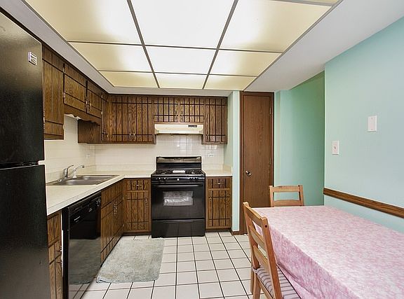 3rd image of 4007 W 105th St APT 1