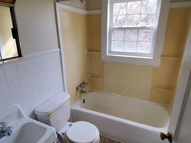 905 Grayland St #B — Photo 7