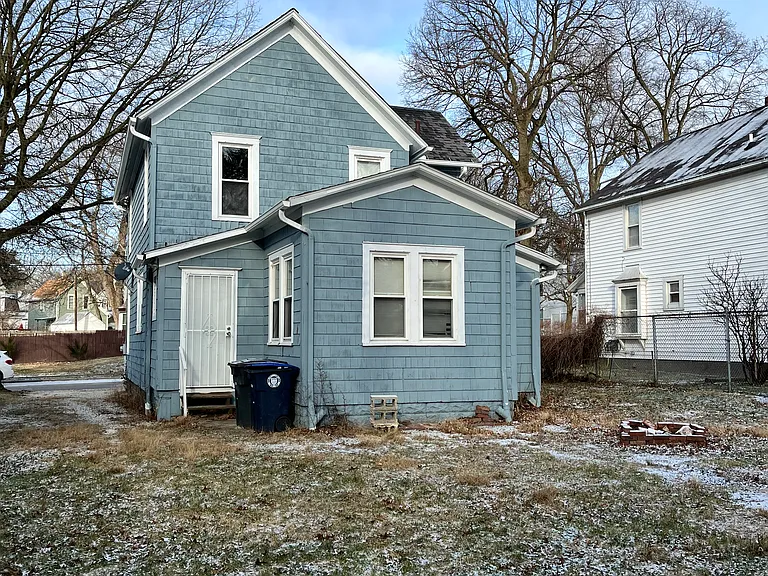 Back of House, large backyard