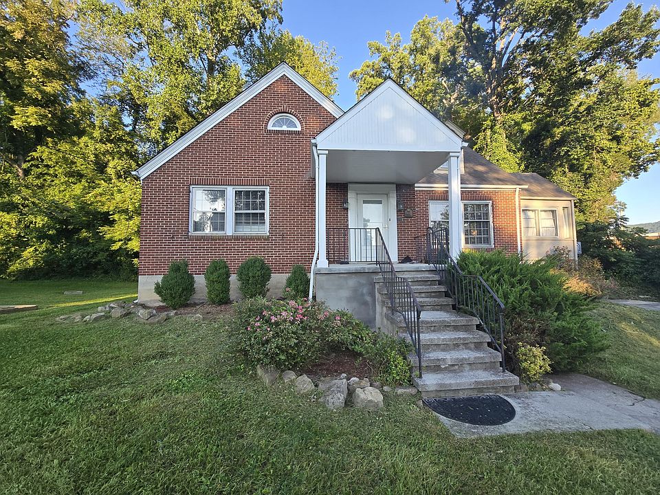 1st image of 400 Gloucester Ave