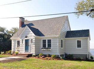 29 Ocean View Ave, Tiverton, RI 02878
