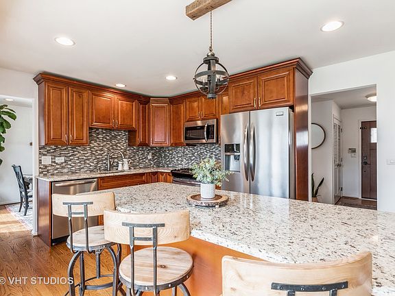 5th image of 3023 N Huntington Dr