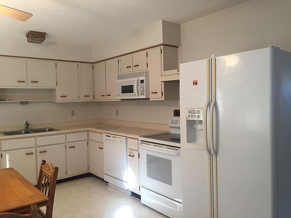 3rd image of 6565 Ambleside Dr