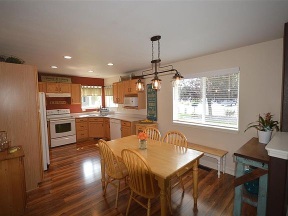 3rd image of 1005 Paisley Dr