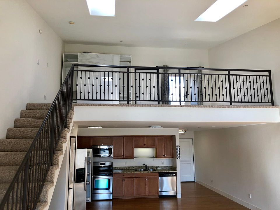 1st image of 255 W 7th St #20