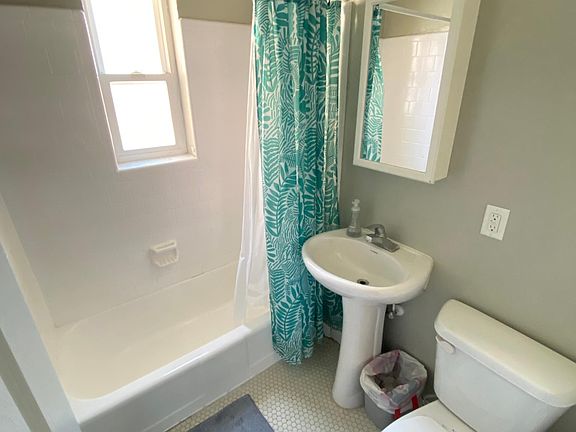 4th image of 63 S Elizabeth St APT 1