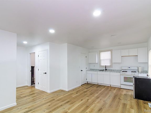 4th image of 14488 Alma St