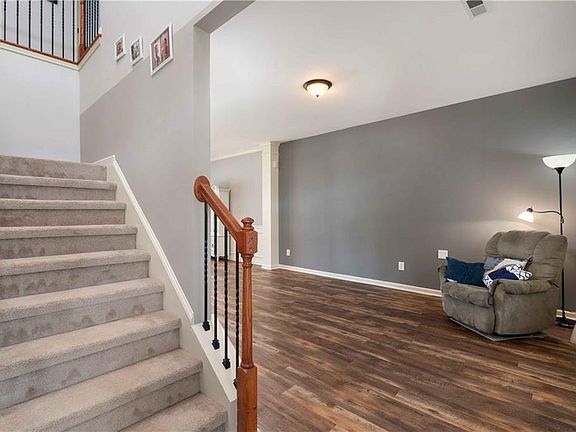 5th image of 12 Sweetwater Park Dr