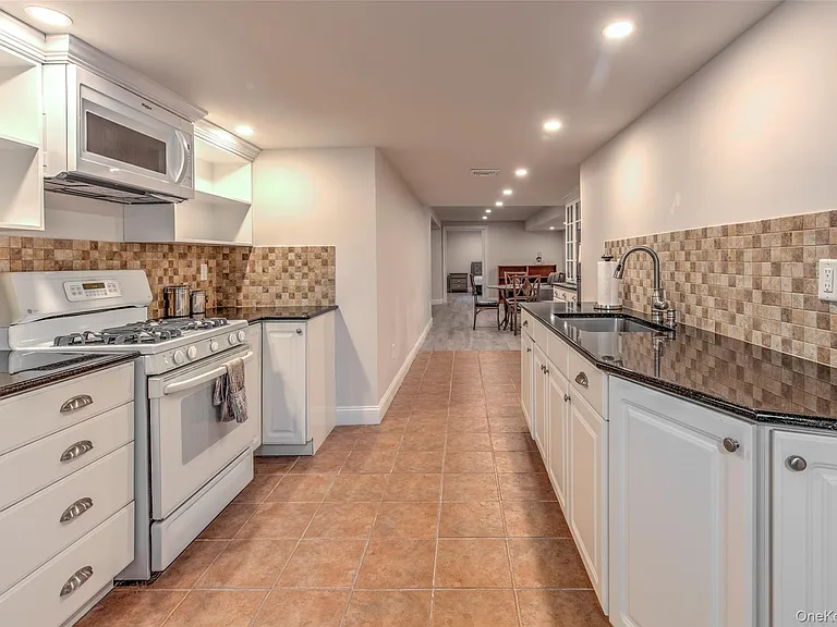 17 Cobbler Ln — Photo 1