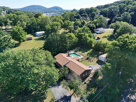 3rd image of 234 Montgomery Rd