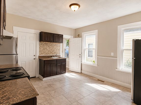 2nd image of 187 Wolcott St Floor 1