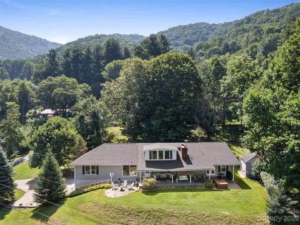 2032 Camp Branch Rd, Waynesville, NC 28786