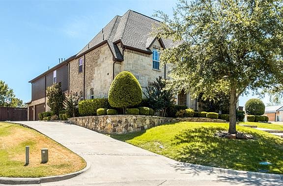 2nd image of 2129 Surrey Ln