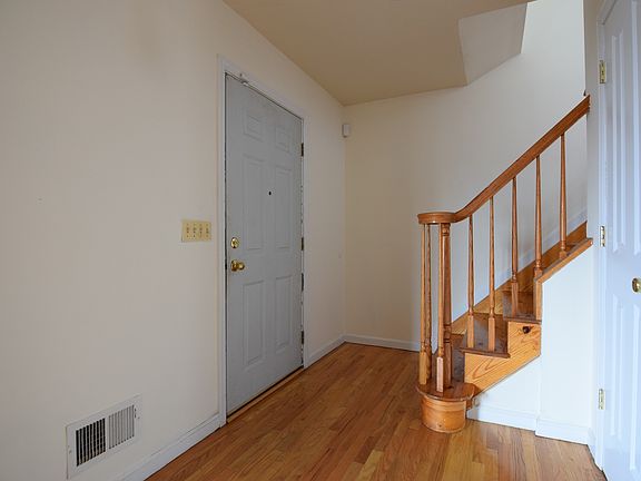 5th image of 297 Kell Ave