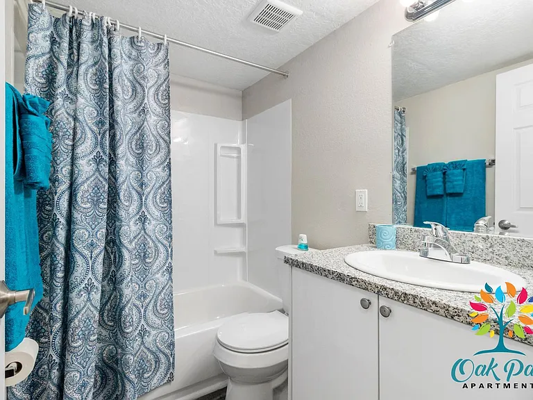 Oak Park Apartments — Photo 16