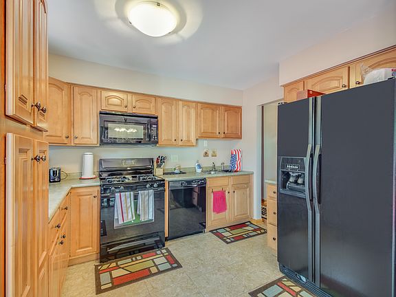 3rd image of 1196 Dogwood Ln