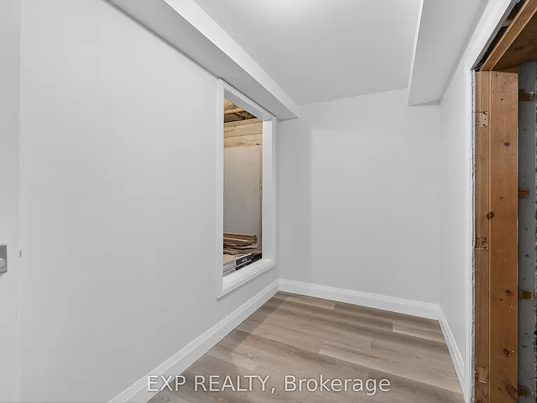 2580 Noella Cres #LOWER — Photo 18