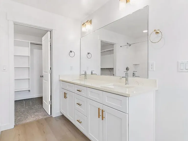 476 S 680 E — Photo 11