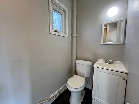 4th image of 51 Glen Ave APT B
