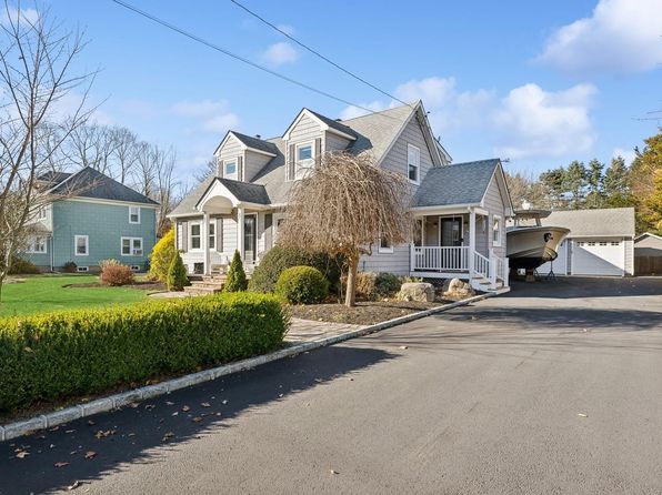 790 Peconic Bay Boulevard, Jamesport, NY 11947