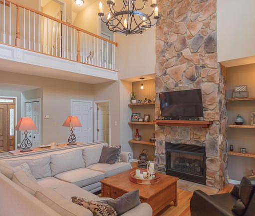 4th image of 11 High Meadow Dr