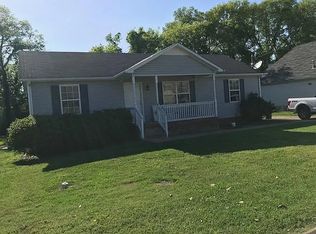 1752 University Dr, Columbia, TN 38401