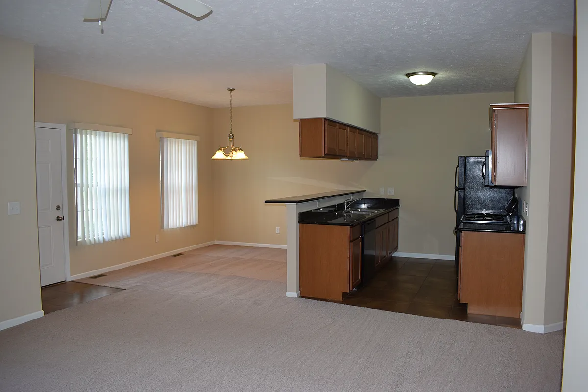 Building Photo - 563 Clayton Cir