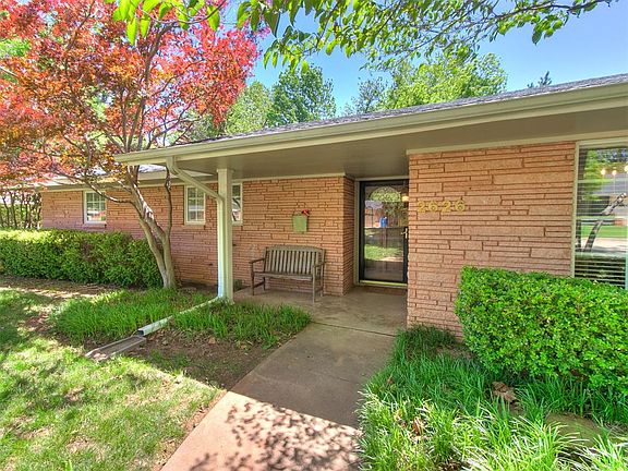 4th image of 2626 Chateau Dr