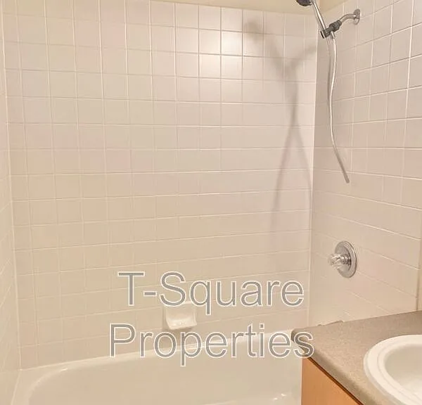 9525 NE 180th St #303 — Photo 12
