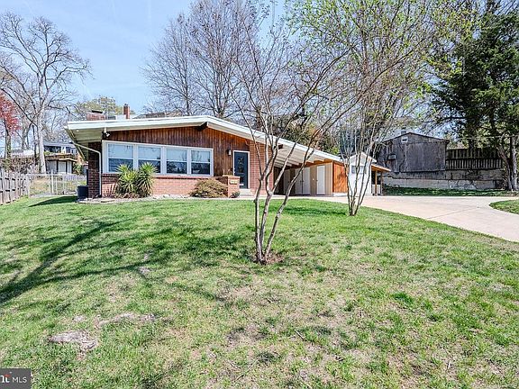 3rd image of 2904 Farmington Dr