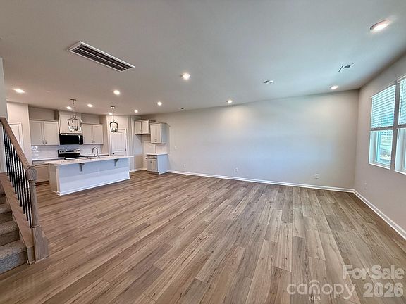 4th image of 2644 Selbourne Dr