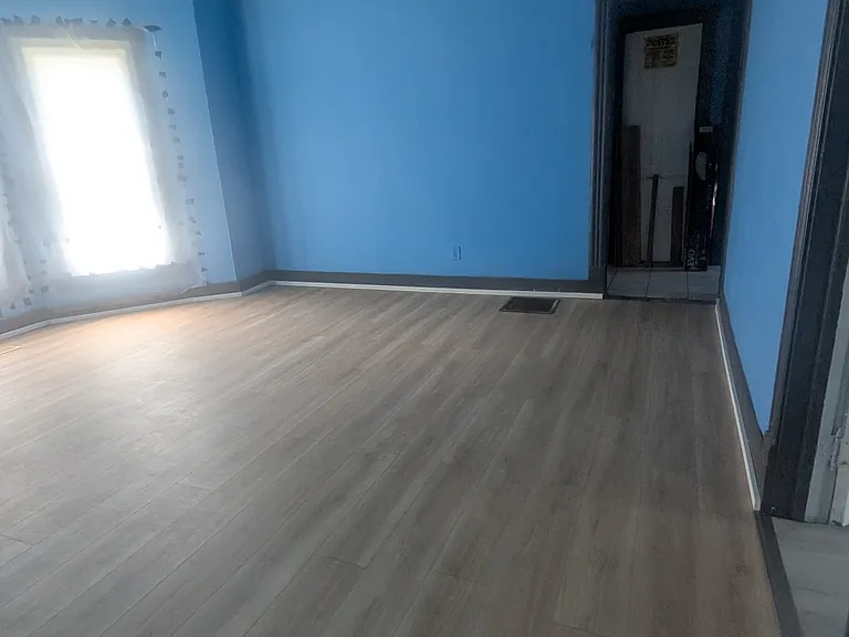 1027 Grand Central Ave #A — Photo 2