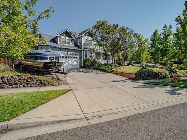 4110 Hemlock Dr, Medford, OR 97504