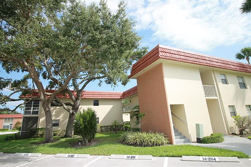 1st image of 14 Vista Palm Ln