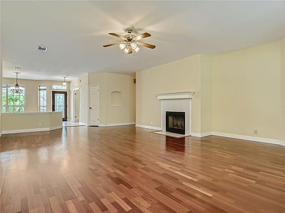5th image of 11918 Loomis Dr