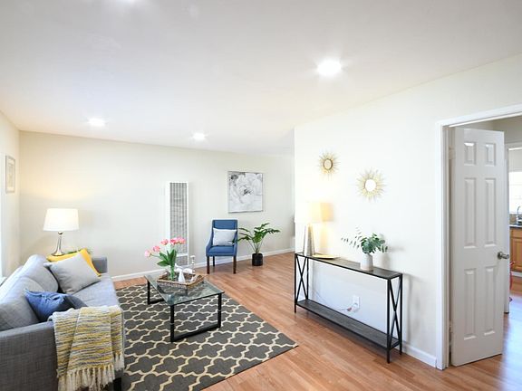 4th image of 491 Papaya Ct