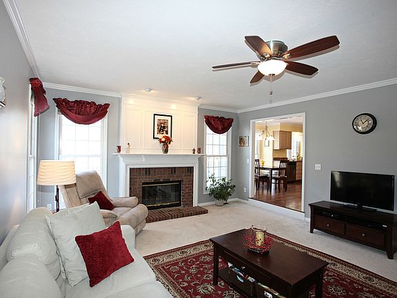 4th image of 17780 Lyon Ln