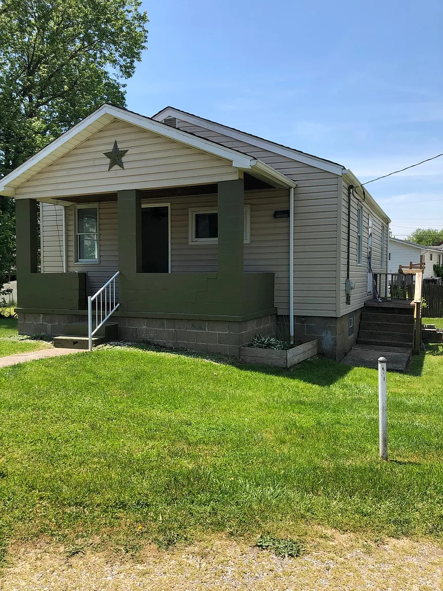 909 Parriott Ave photo 1